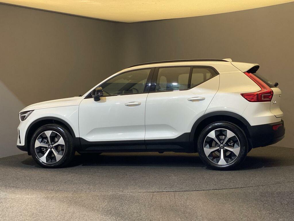 Volvo XC40 2.0 B3p Mhev Plus Dark Nq ML58MML White #3