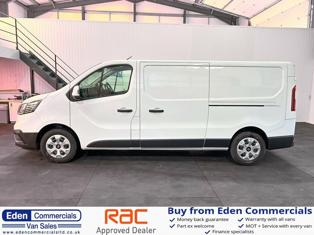 Renault Trafic 2L Advance White #6