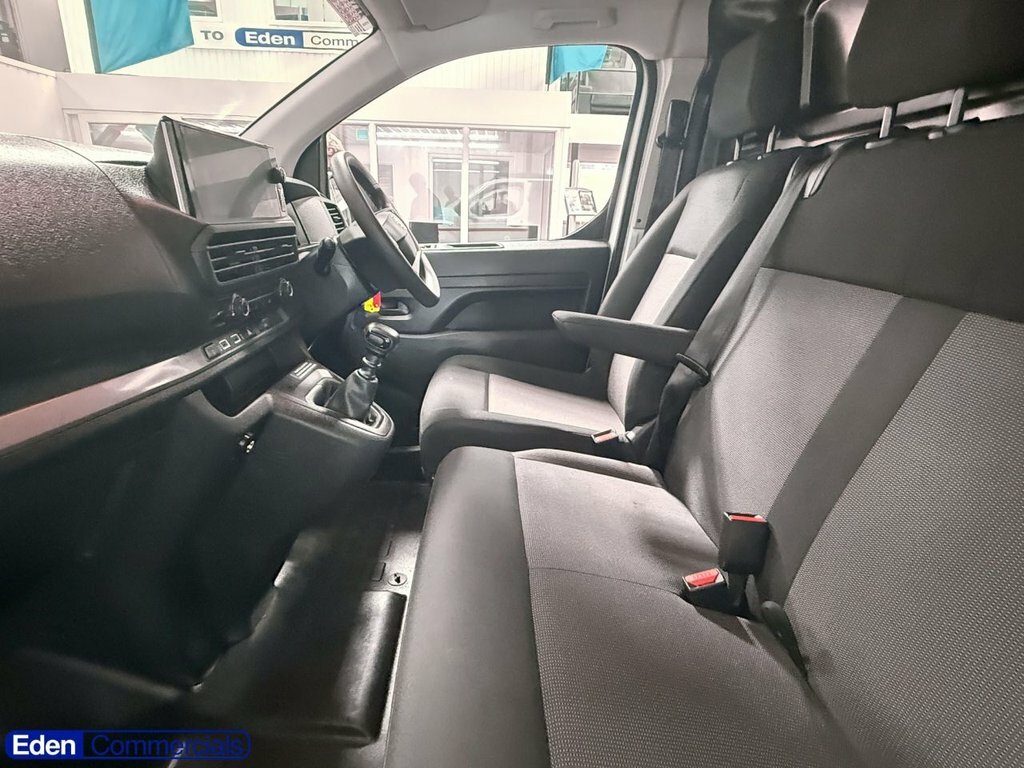 Vauxhall Vivaro 2L Prime 6Dr DN24TXG White #3