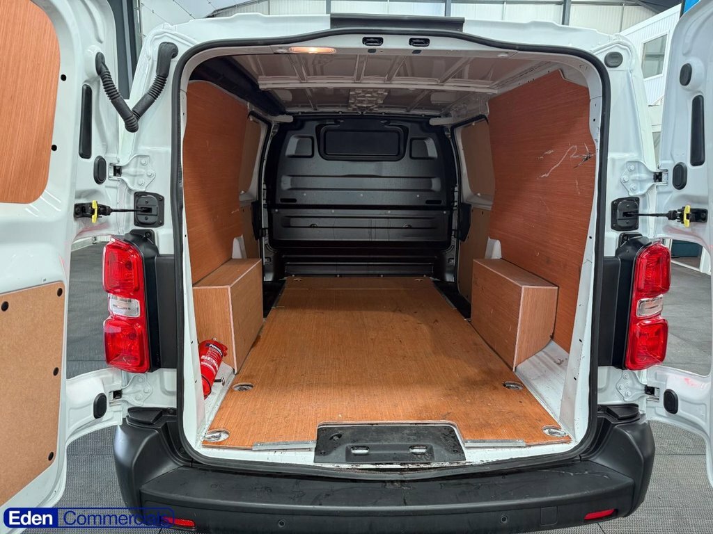 Vauxhall Vivaro 2L Prime 6Dr DN24TXG White #4