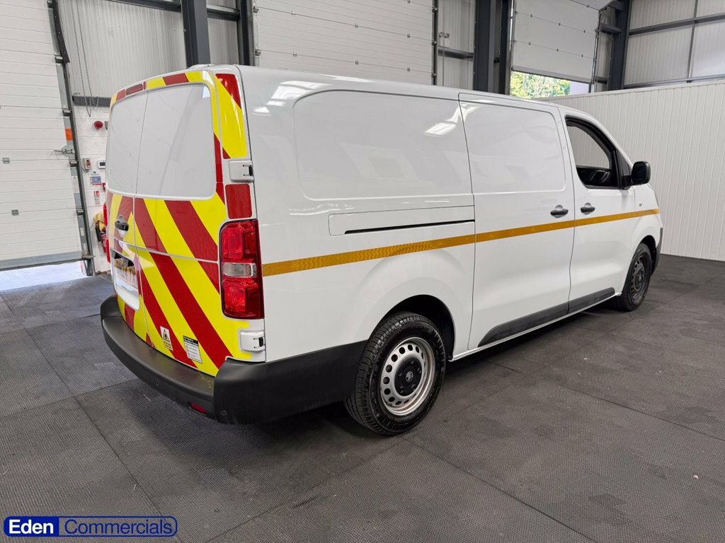 Vauxhall Vivaro 2L Prime 6Dr DN24TXG White #5