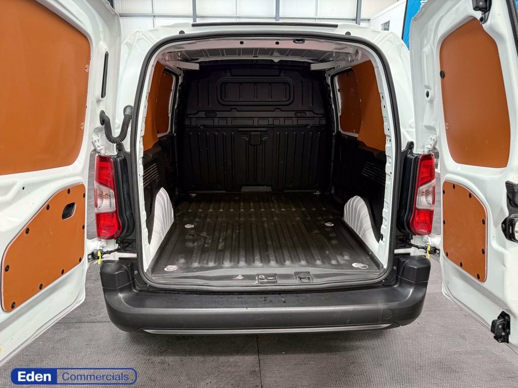 Toyota Proace City 1.5L Active YC22ELV White #4