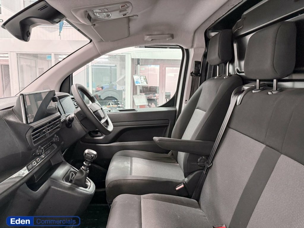 Vauxhall Vivaro 2L Prime 6Dr DS24AFN White #3