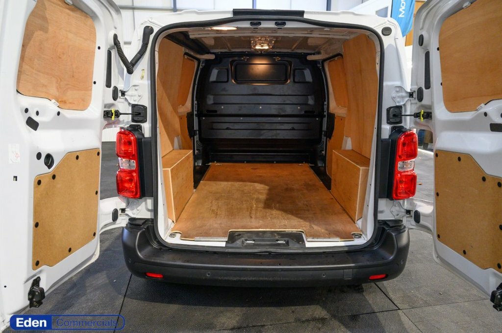 Vauxhall Vivaro 1.5L Prime 6Dr DS24SJV White #4