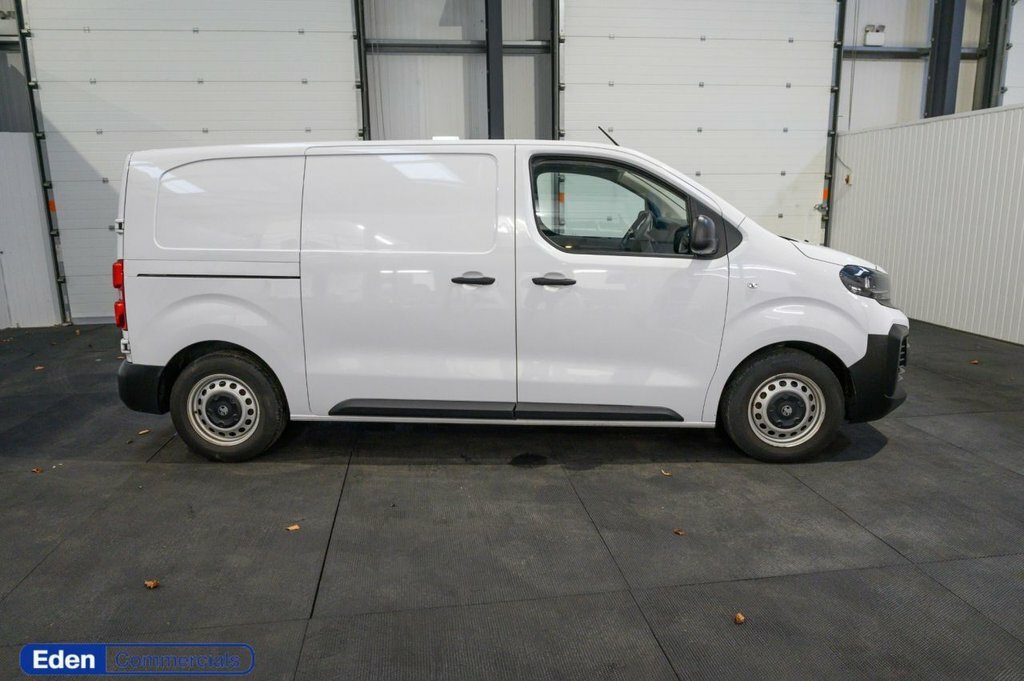 Vauxhall Vivaro 1.5L Prime 6Dr DS24SJV White #2
