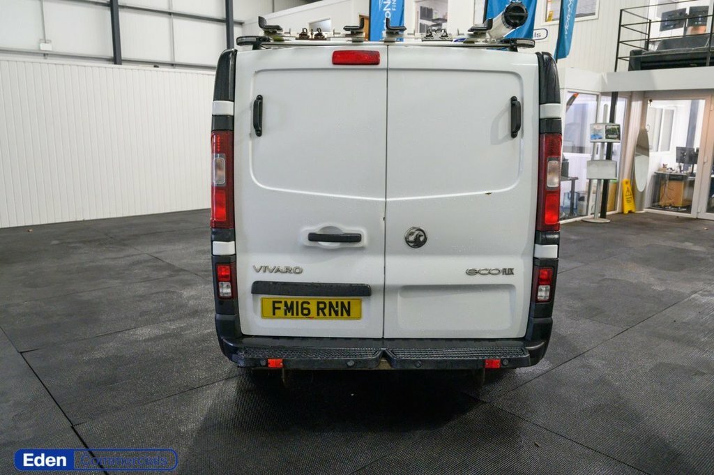 Vauxhall Vivaro Mpv FM16RNN White #5