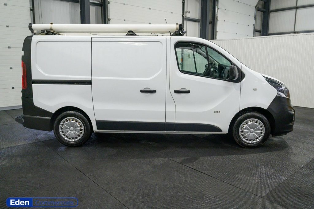 Vauxhall Vivaro Mpv FM16RNN White #2