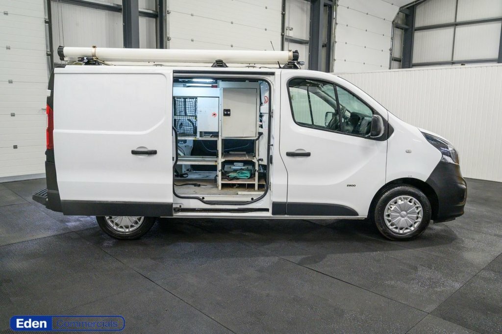 Vauxhall Vivaro Mpv FM16RNN White #6