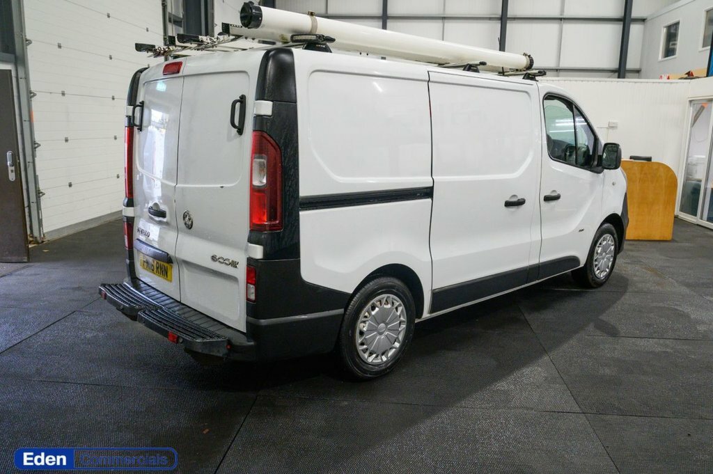 Vauxhall Vivaro Mpv FM16RNN White #4
