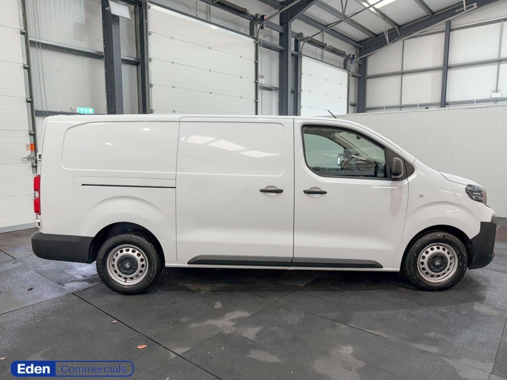 Vauxhall Vivaro 2L Prime 6Dr DS24LCO White #2