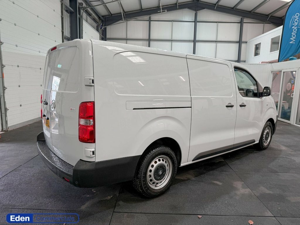 Vauxhall Vivaro 2L Prime 6Dr DS24LCO White #5