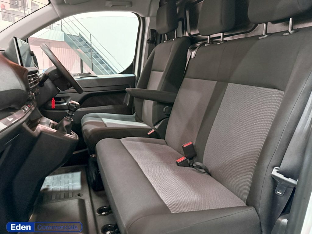 Vauxhall Vivaro 2L Prime 6Dr DS24KZY White #3