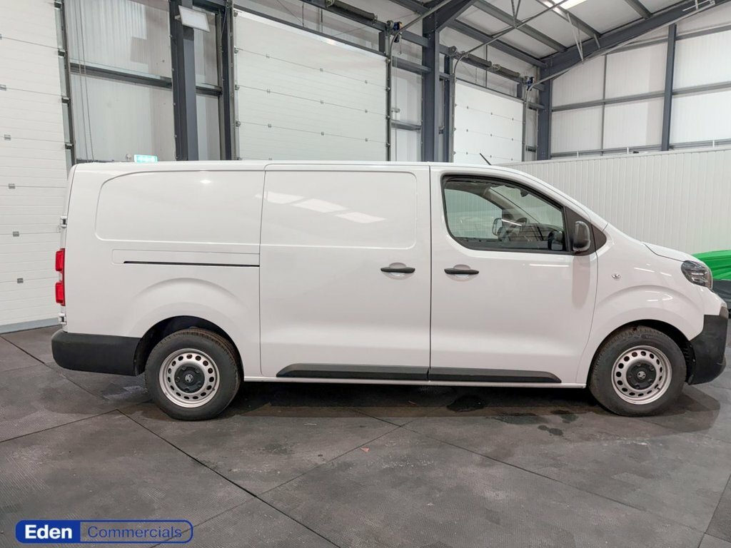 Vauxhall Vivaro 2L Prime 6Dr DS24KZY White #2