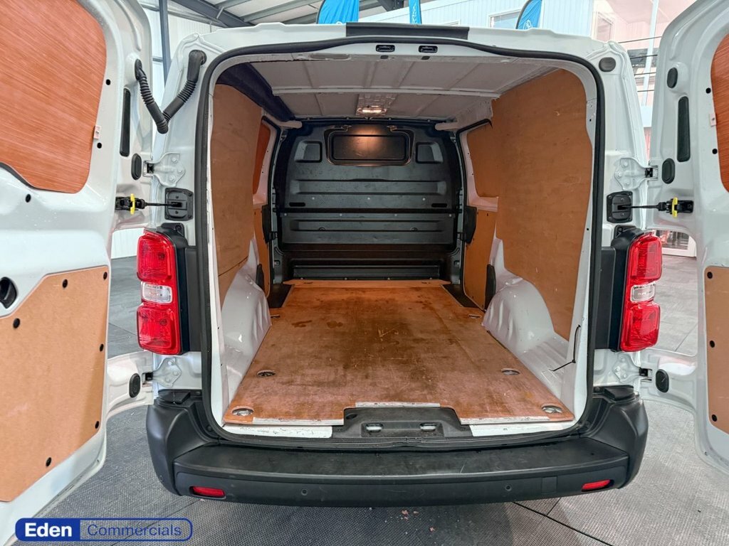Vauxhall Vivaro 2L Prime 6Dr DS24KZY White #4
