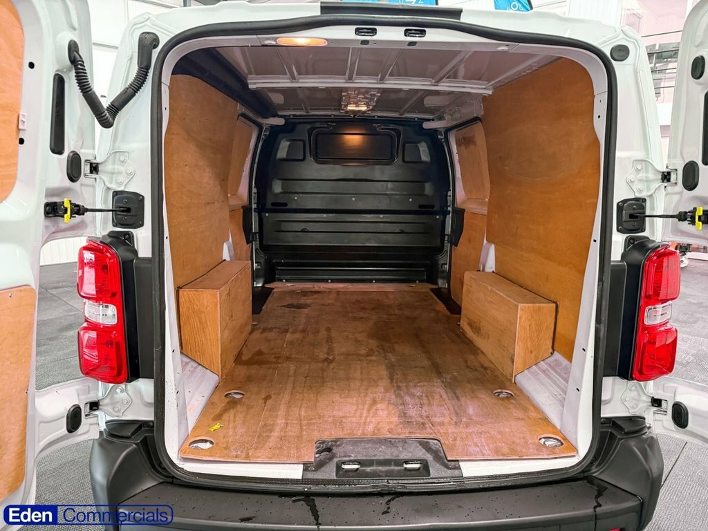 Vauxhall Vivaro 2L Prime 6Dr DL24JNZ White #4
