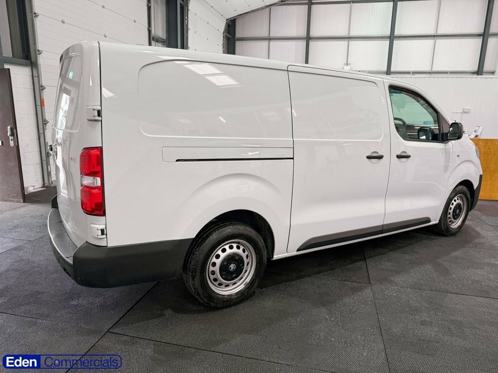 Vauxhall Vivaro 2L Prime 6Dr DL24JNZ White #5