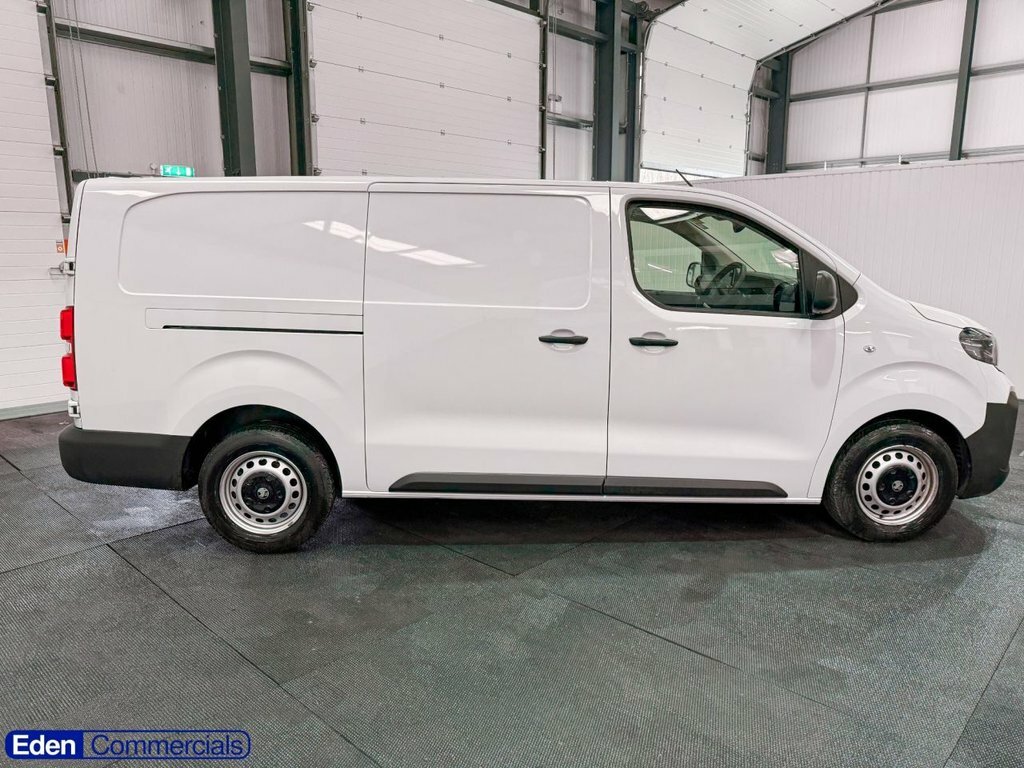 Vauxhall Vivaro 2L Prime 6Dr DL24JNZ White #2