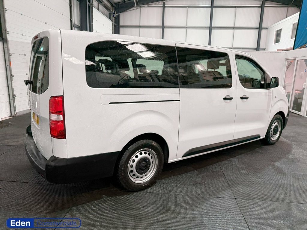 Vauxhall Vivaro Mpv DY72ZTT White #5