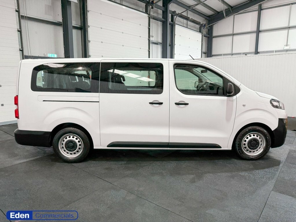 Vauxhall Vivaro Mpv DY72ZTT White #2