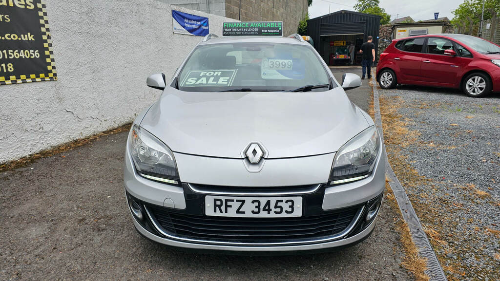 Renault Megane 1.5 Dci 110 Dynamique Tomtom Start Stop Silver #2