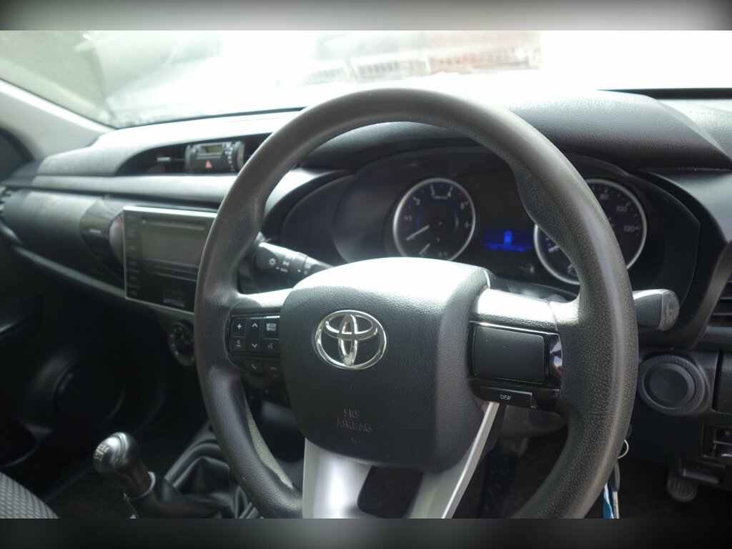 Toyota HILUX 2.4 D-4d Active Pickup Double Cab Manua YD70EJU White #4