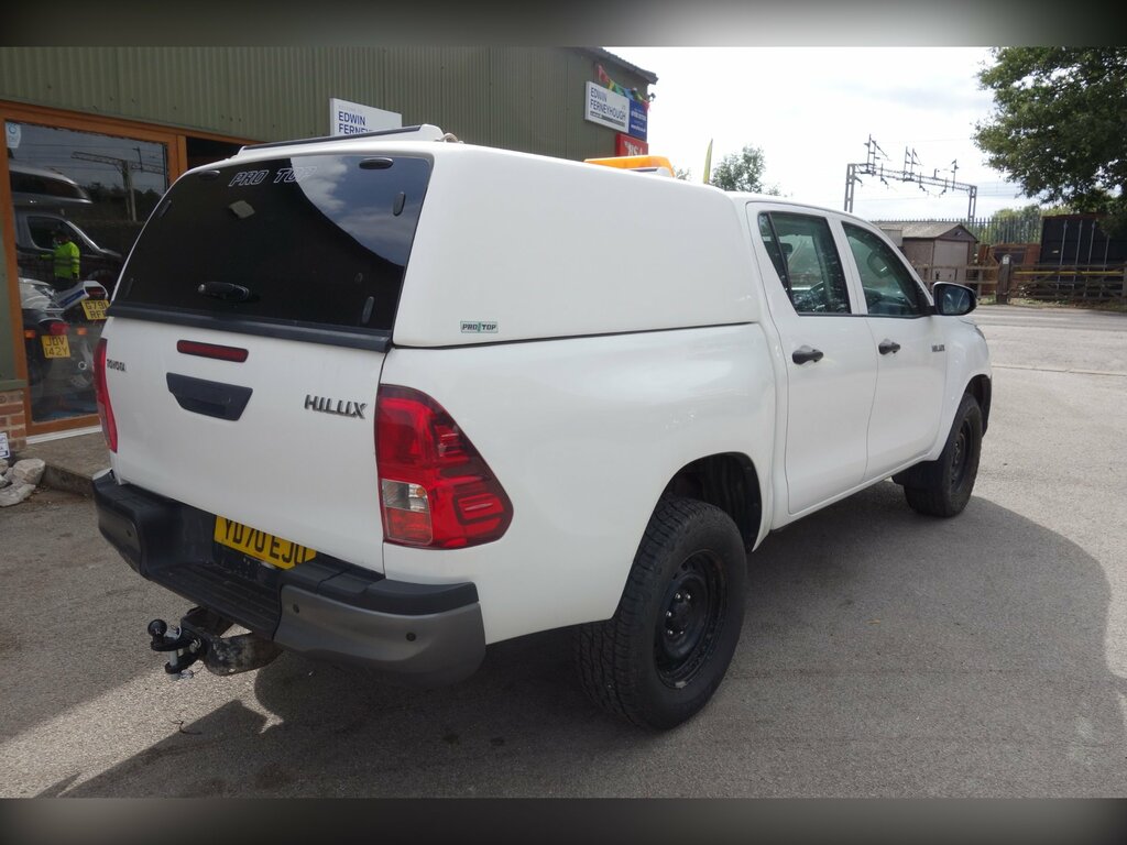 Toyota HILUX 2.4 D-4d Active Pickup Double Cab Manua YD70EJU White #3