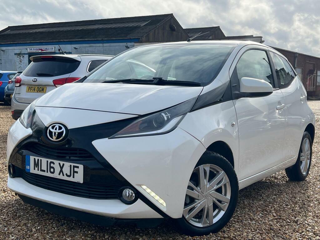 Toyota Aygo 1.0 Vvt-i X-pression X-shift Euro 6 White #3