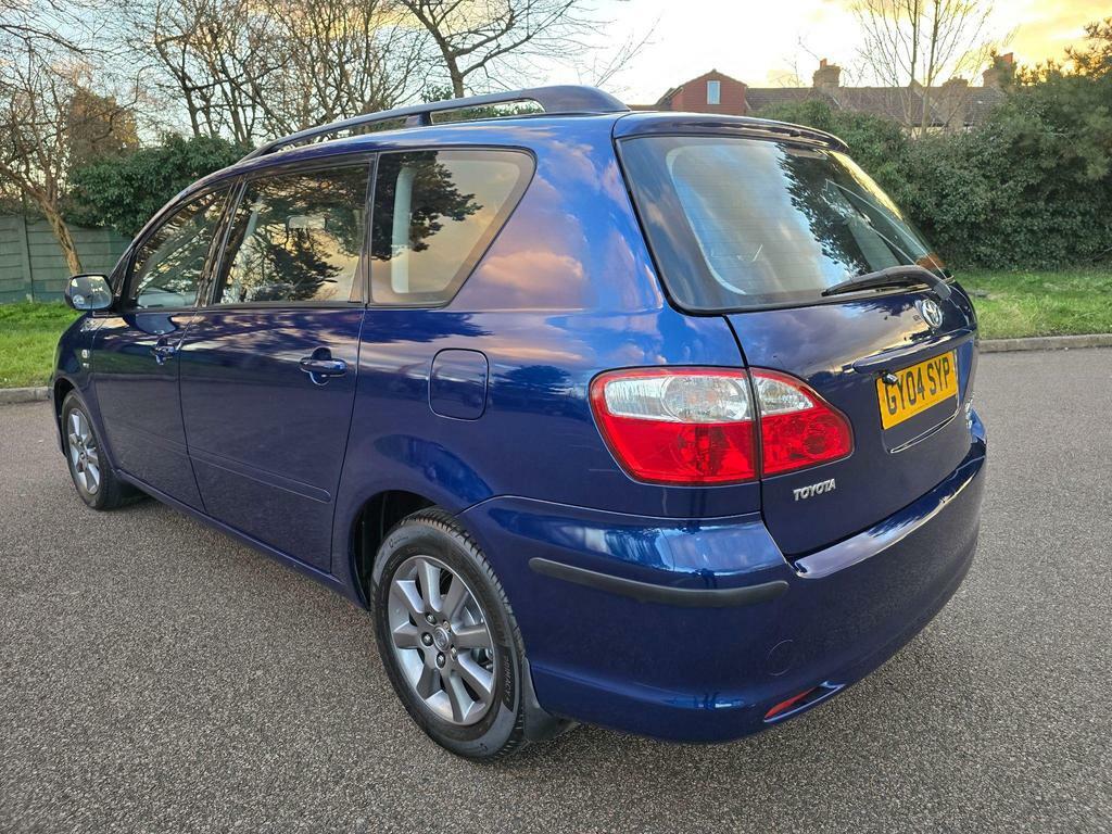 Toyota Avensis Verso T Spirit Silver #25