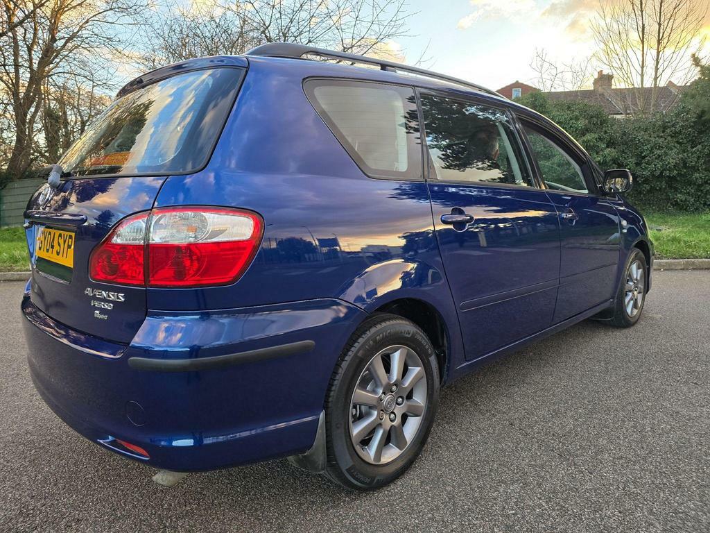 Toyota Avensis Verso T Spirit Silver #27