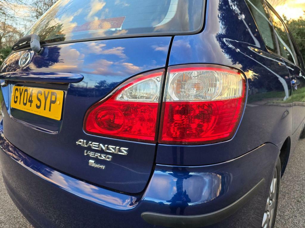 Toyota Avensis Verso T Spirit Silver #30
