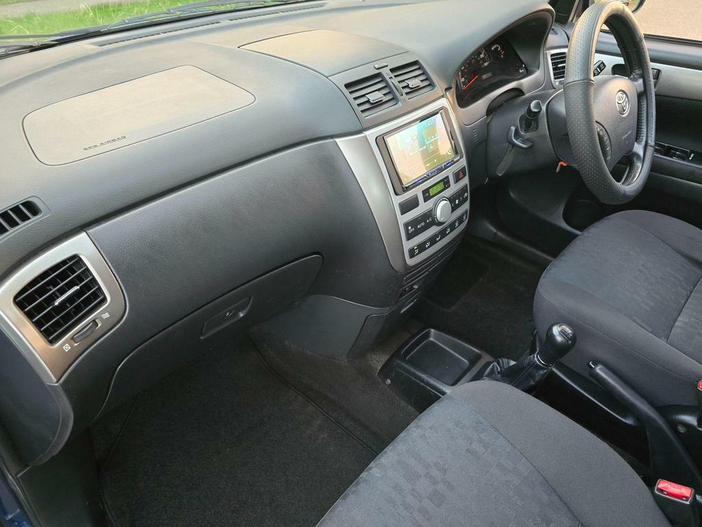 Toyota Avensis Verso T Spirit Silver #85