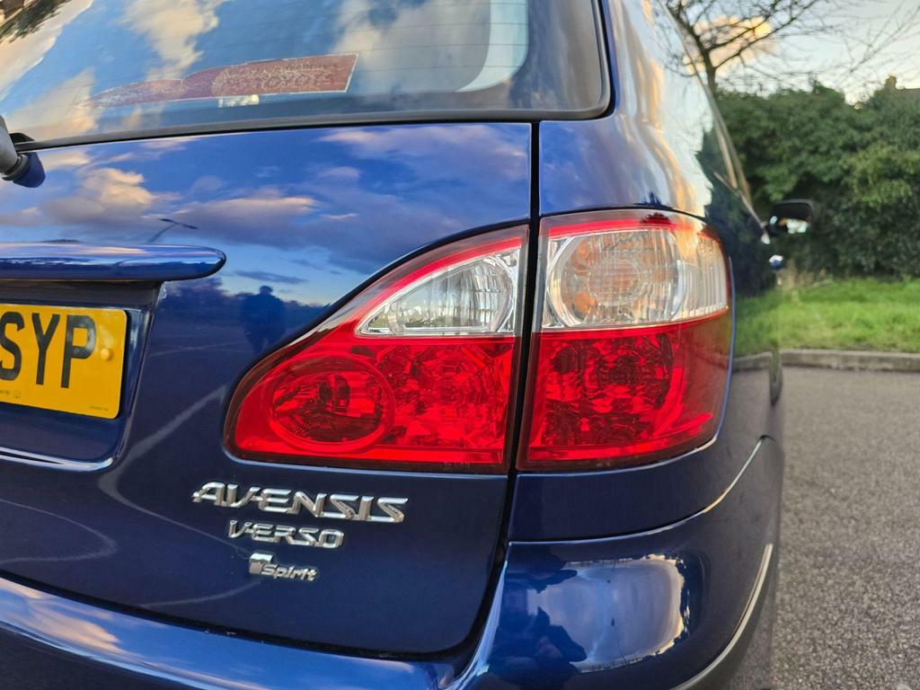 Toyota Avensis Verso T Spirit Silver #34