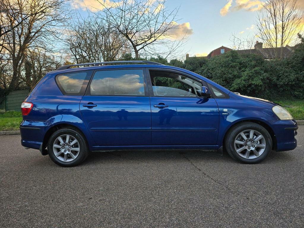 Toyota Avensis Verso T Spirit Silver #19