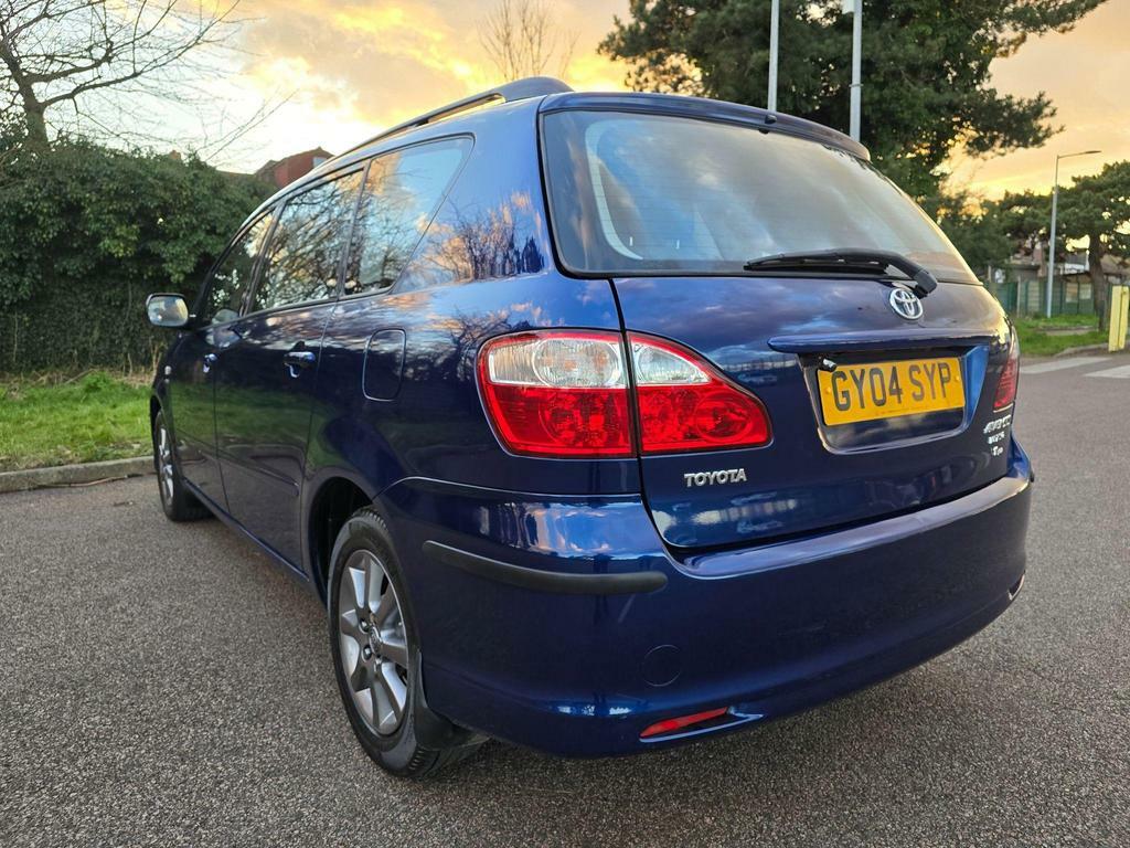 Toyota Avensis Verso T Spirit Silver #36