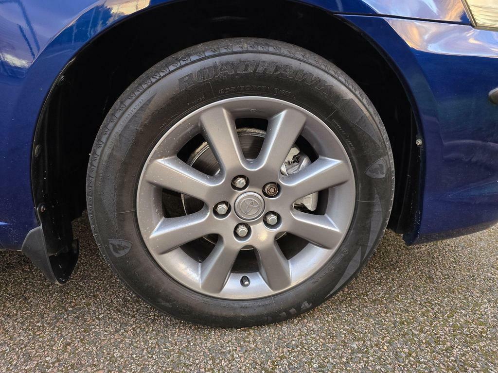 Toyota Avensis Verso T Spirit Silver #39