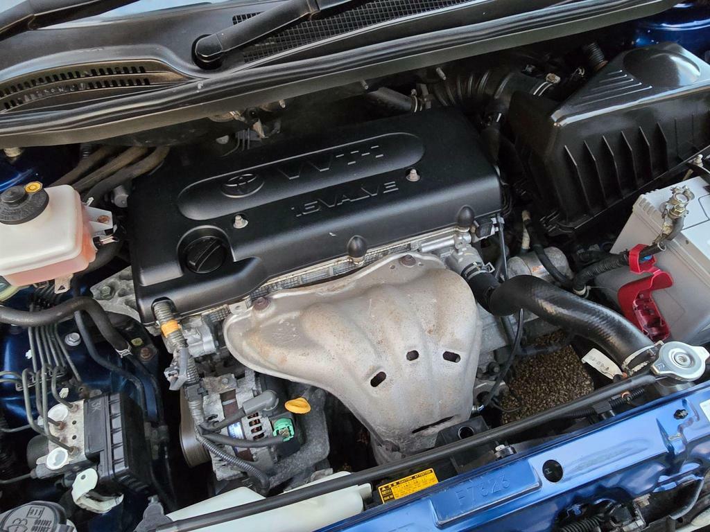Toyota Avensis Verso T Spirit Silver #71