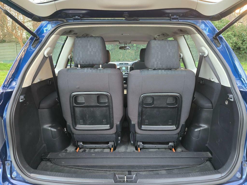 Toyota Avensis Verso T Spirit Silver #79