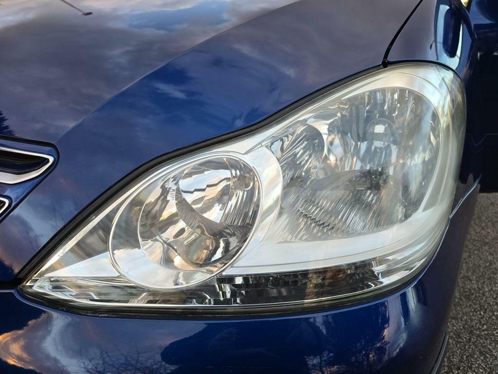 Toyota Avensis Verso T Spirit Silver #70