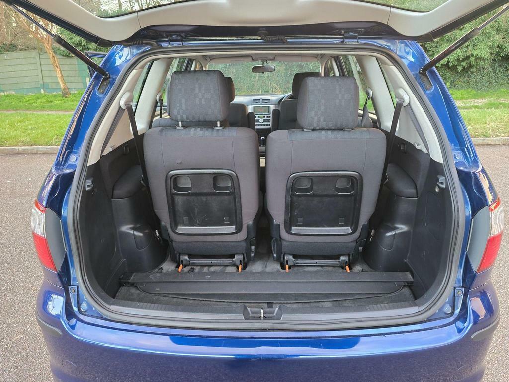 Toyota Avensis Verso T Spirit Silver #77