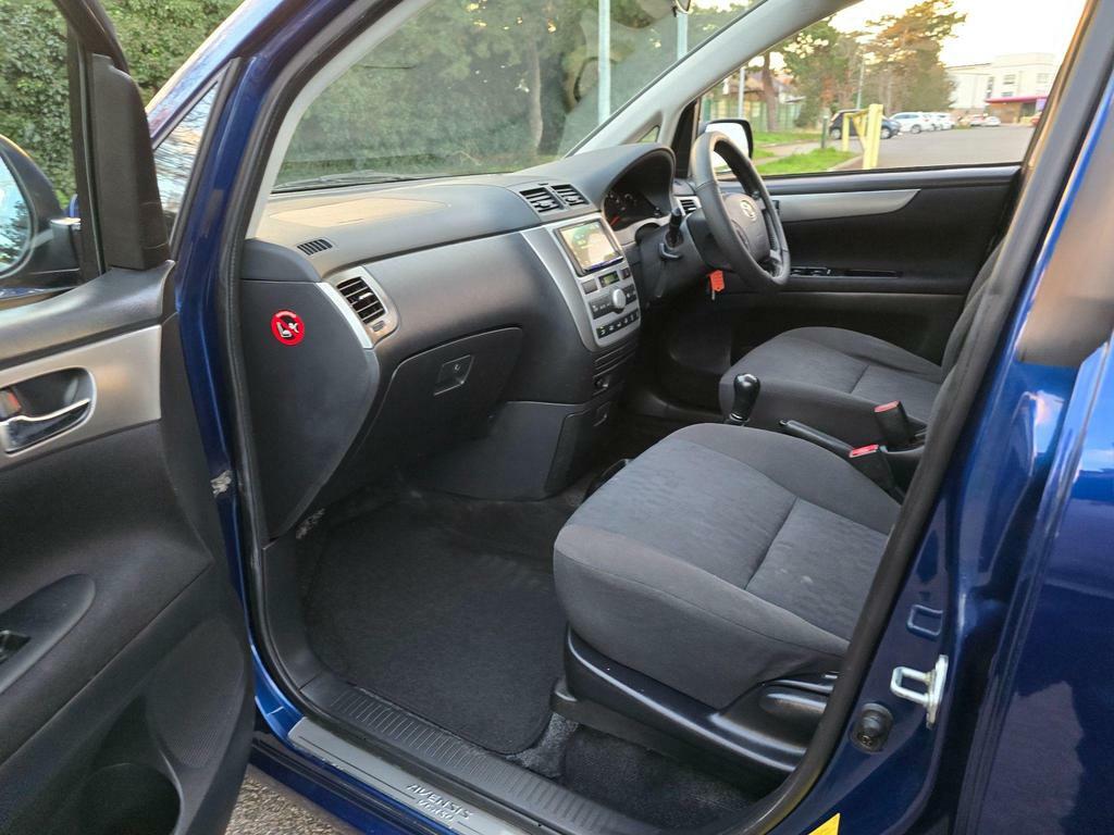 Toyota Avensis Verso T Spirit Silver #58