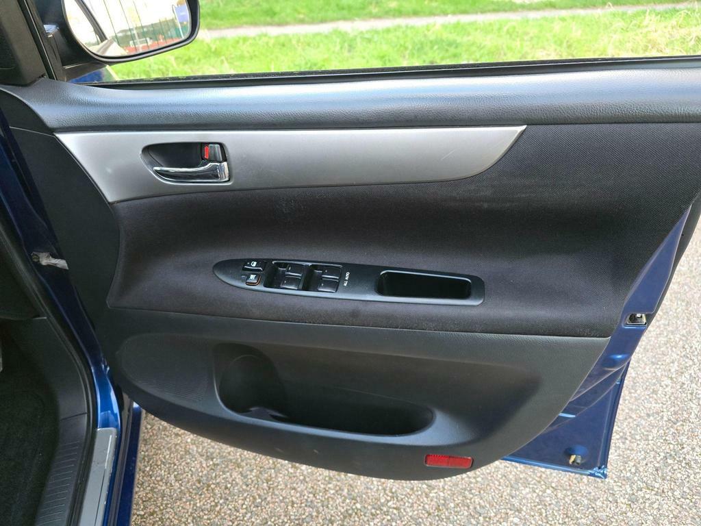 Toyota Avensis Verso T Spirit Silver #41
