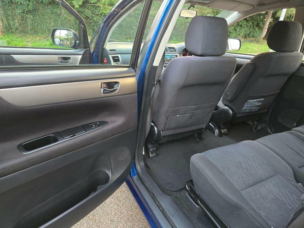 Toyota Avensis Verso T Spirit Silver #63