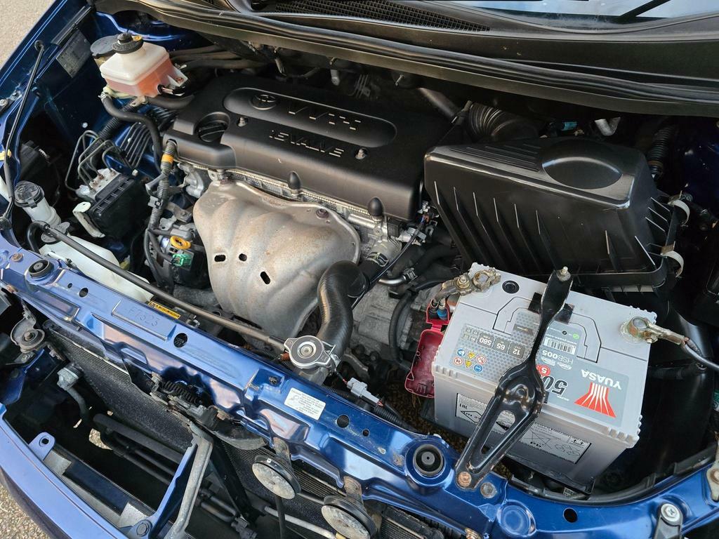 Toyota Avensis Verso T Spirit Silver #73