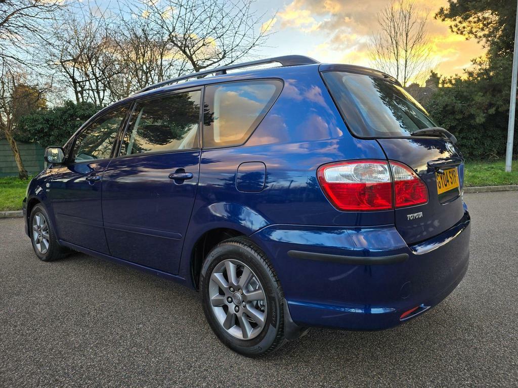Toyota Avensis Verso T Spirit Silver #22