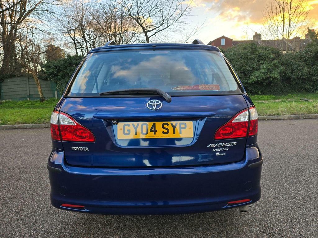 Toyota Avensis Verso T Spirit Silver #32