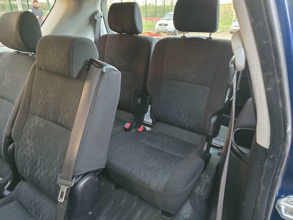 Toyota Avensis Verso T Spirit Silver #66
