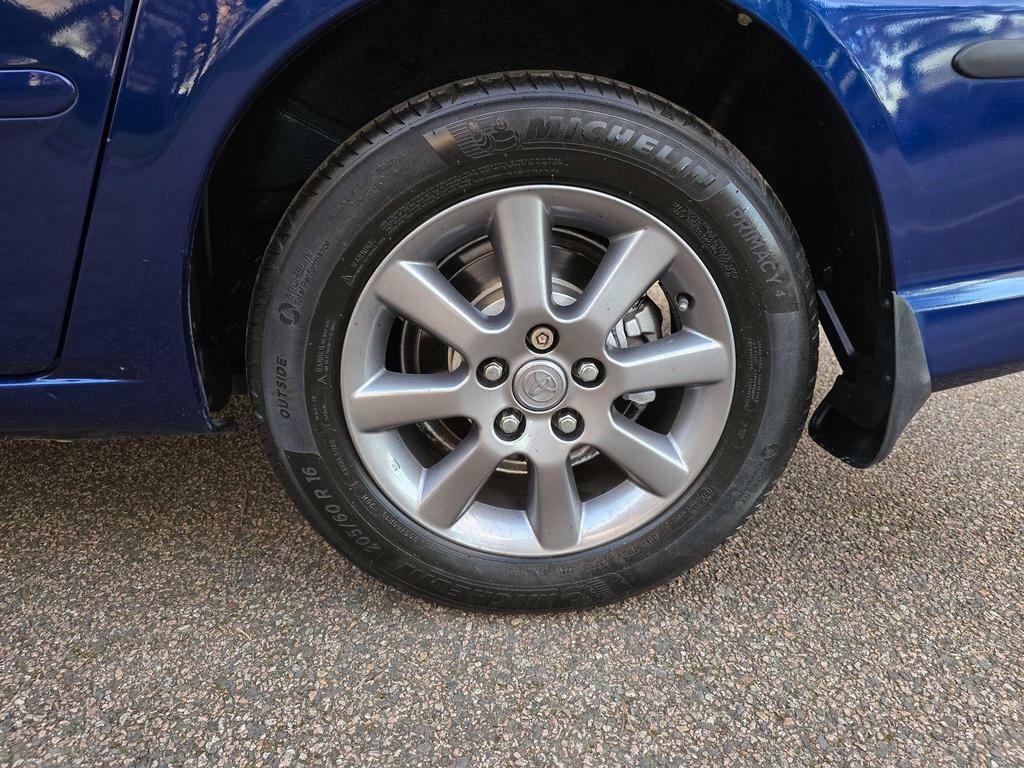 Toyota Avensis Verso T Spirit Silver #37