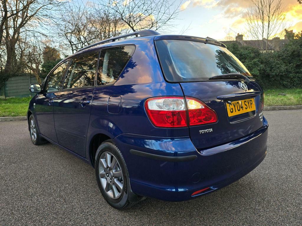 Toyota Avensis Verso T Spirit Silver #21