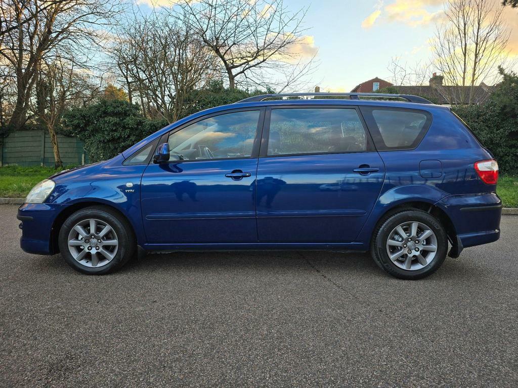 Toyota Avensis Verso T Spirit Silver #20