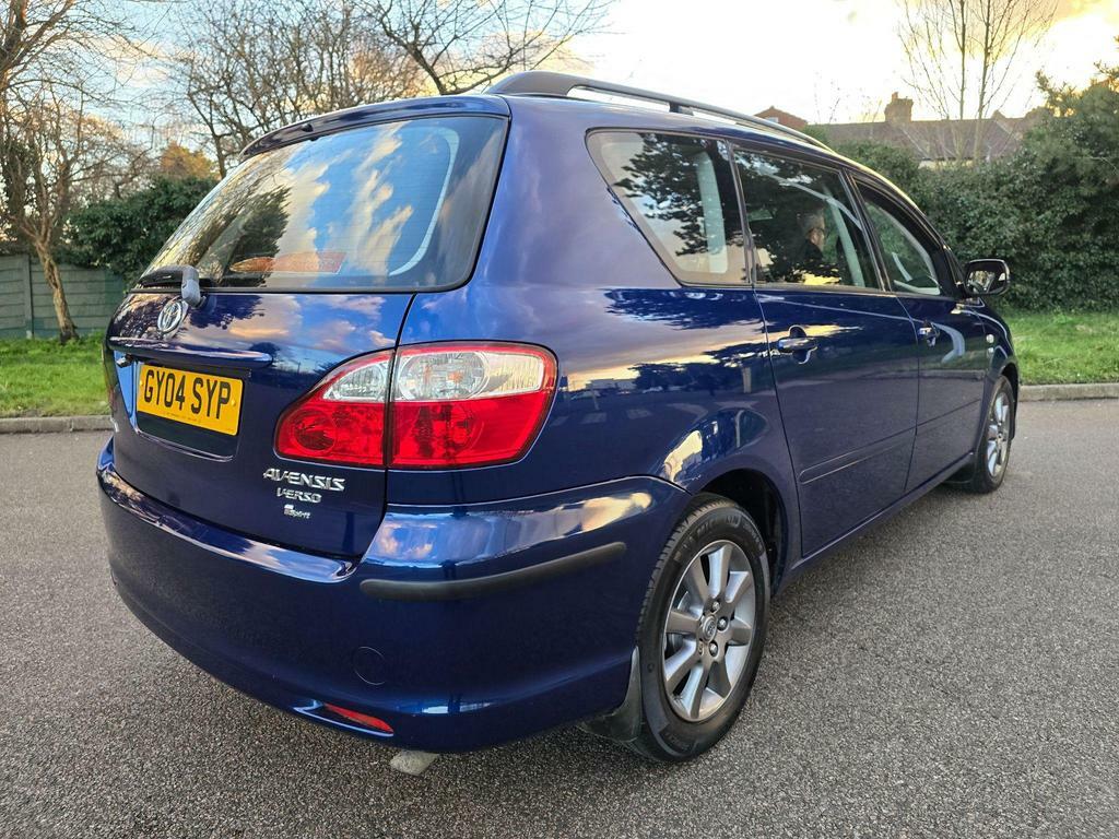 Toyota Avensis Verso T Spirit Silver #26